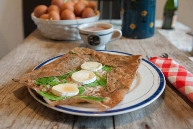 crêpe spécialité de brest au fromage de chèvre frais
